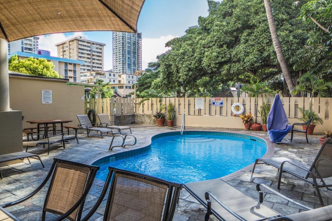 Aloha Vibes Await! Stylish Condo At Aloha Surf - Mountain And City Views ホノルル エクステリア 写真