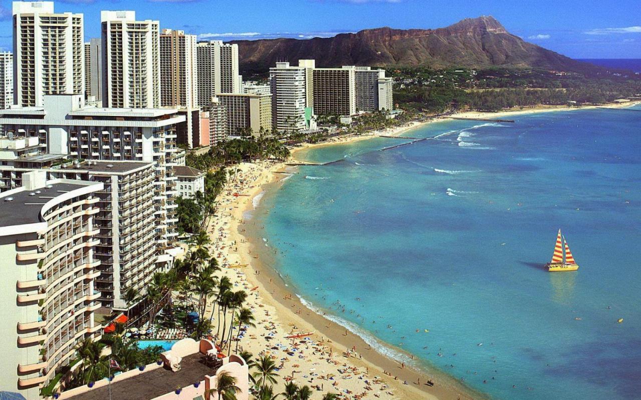 Aloha Vibes Await! Stylish Condo At Aloha Surf - Mountain And City Views ホノルル エクステリア 写真