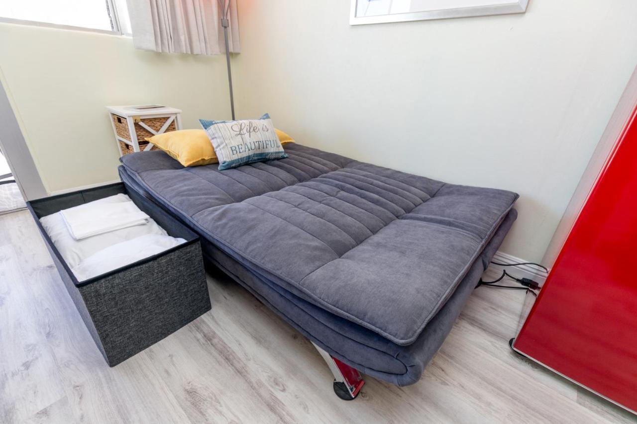 Aloha Vibes Await! Stylish Condo At Aloha Surf - Mountain And City Views ホノルル エクステリア 写真